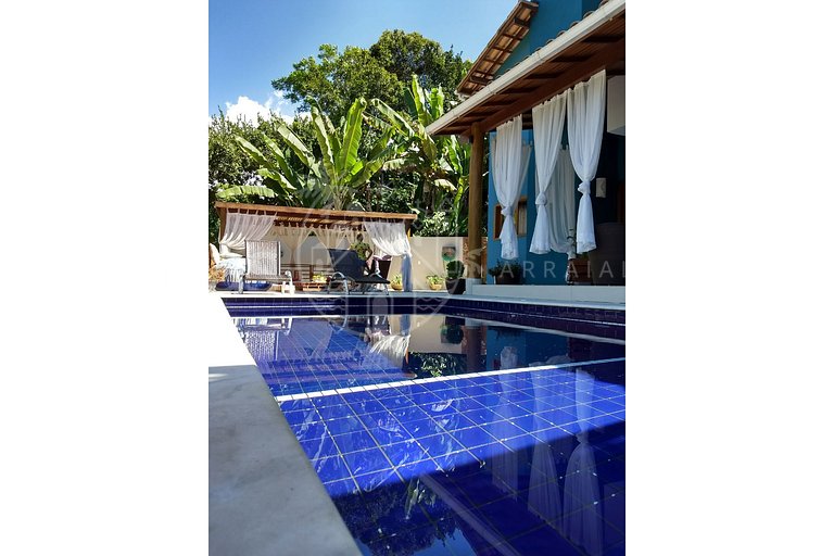 Linda com piscina exclusiva no centrinho do Arraial 'dAjuda