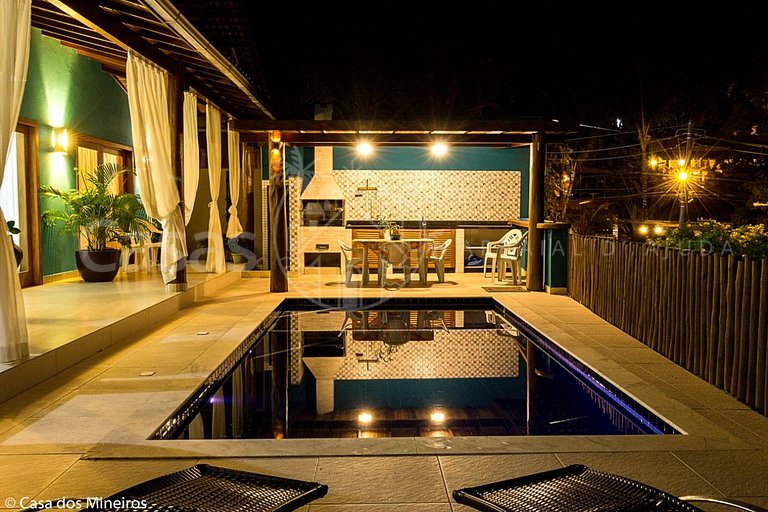 Linda com piscina exclusiva no centrinho do Arraial 'dAjuda
