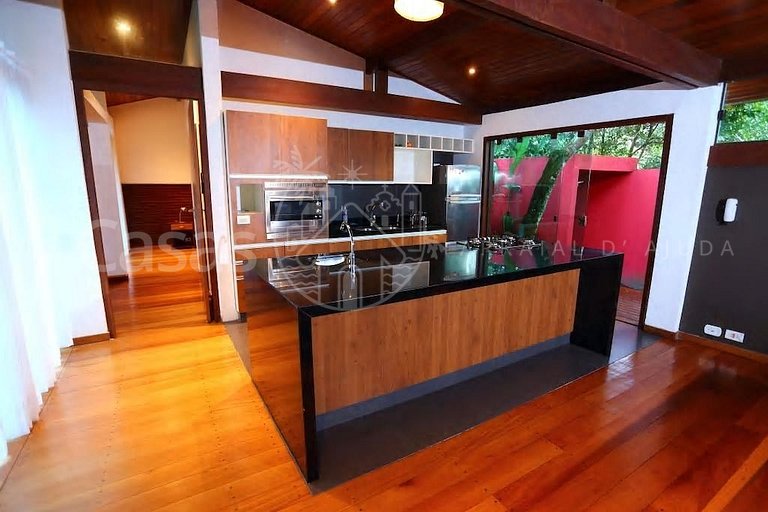 Casa Carlo - Charmosa com piscina a 100 metros da praia