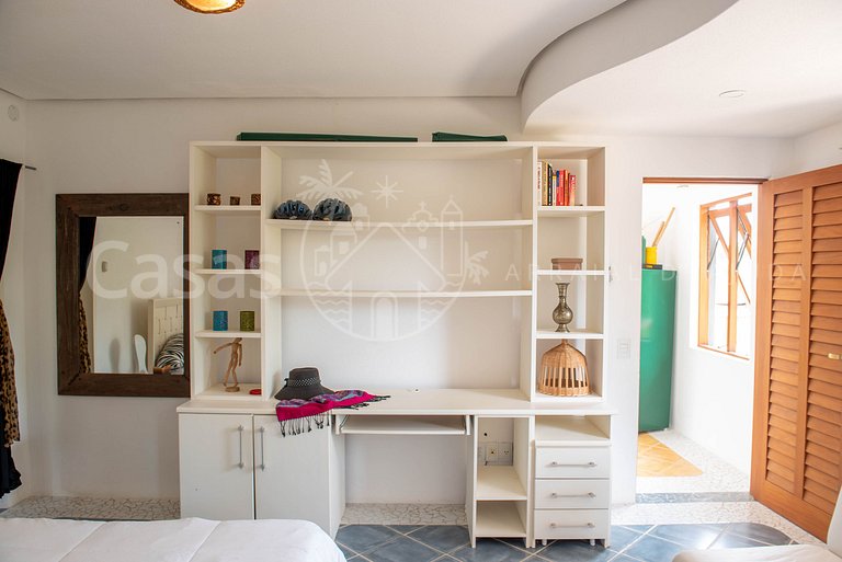 Casa Maria - Impecável com 4 suítes e lazer com piscina excl