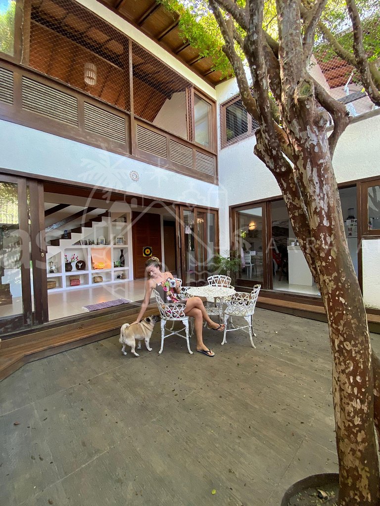 Casa da Árvore - conforto no centrinho da vila