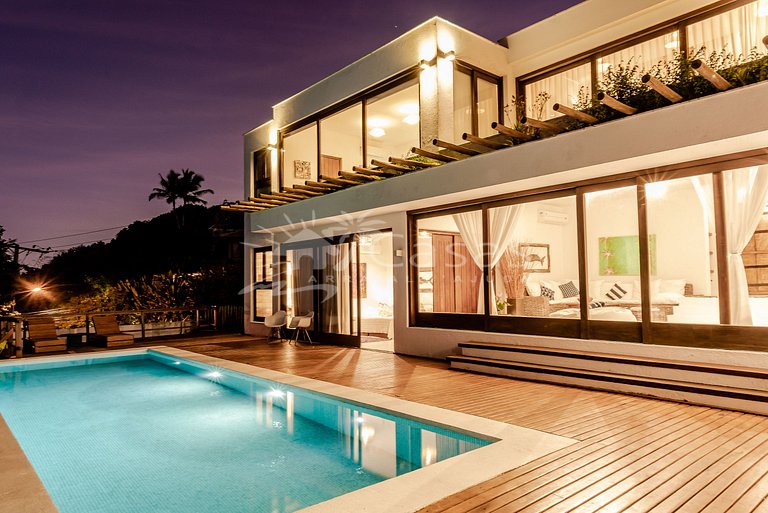 Casa Blanca - Alto padrão com suítes e piscina vista mar
